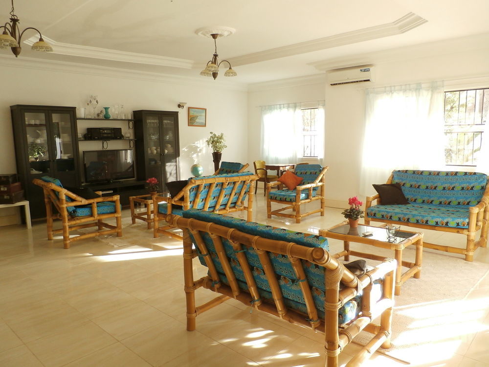 B & B Villa Calliandra Bijilo 外观 照片