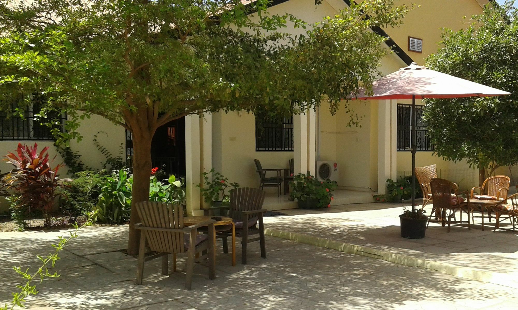 B & B Villa Calliandra Bijilo 外观 照片