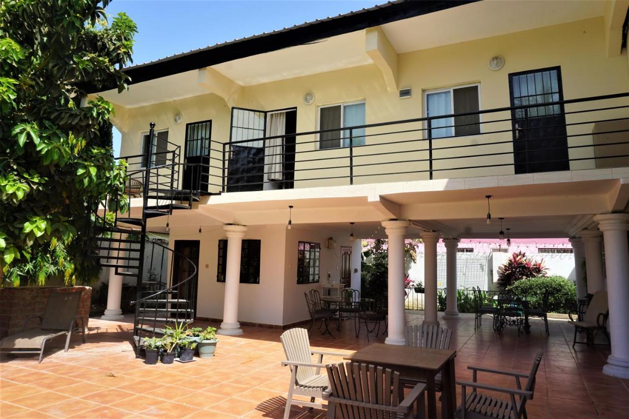 B & B Villa Calliandra Bijilo 外观 照片