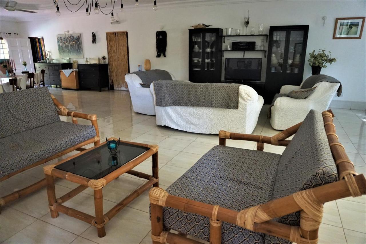 B & B Villa Calliandra Bijilo 外观 照片