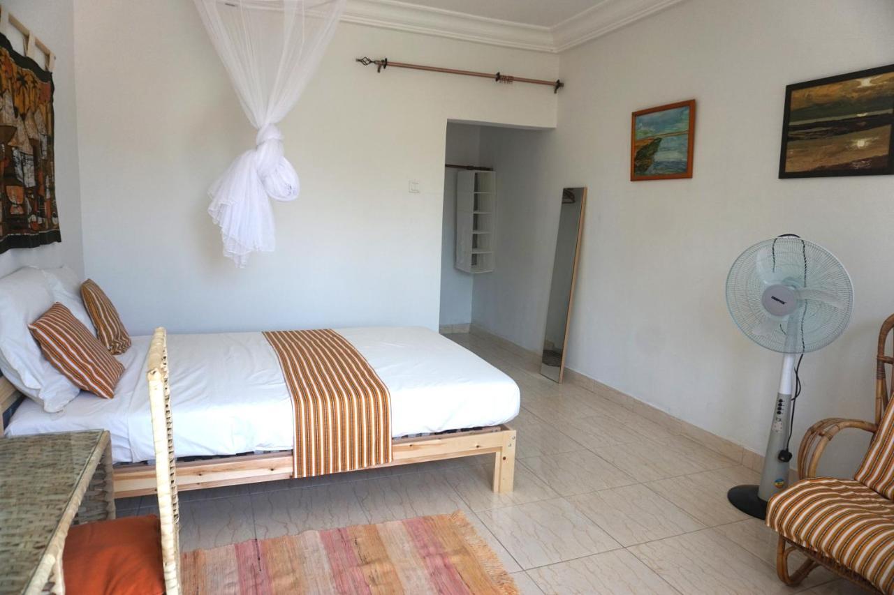 B & B Villa Calliandra Bijilo 外观 照片