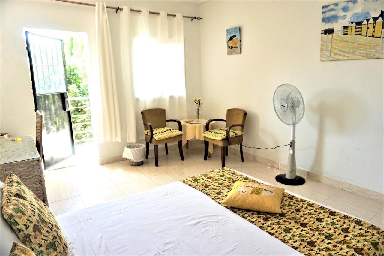 B & B Villa Calliandra Bijilo 外观 照片